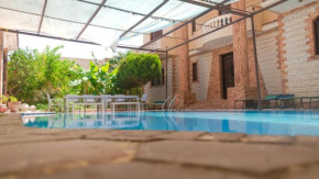 4 Bedroom superior family villa with private pool, 5 min from beach Abu Talat